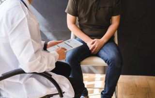 برای درمان کجی آلت باید به چه دکتری مراجعه کنم؟